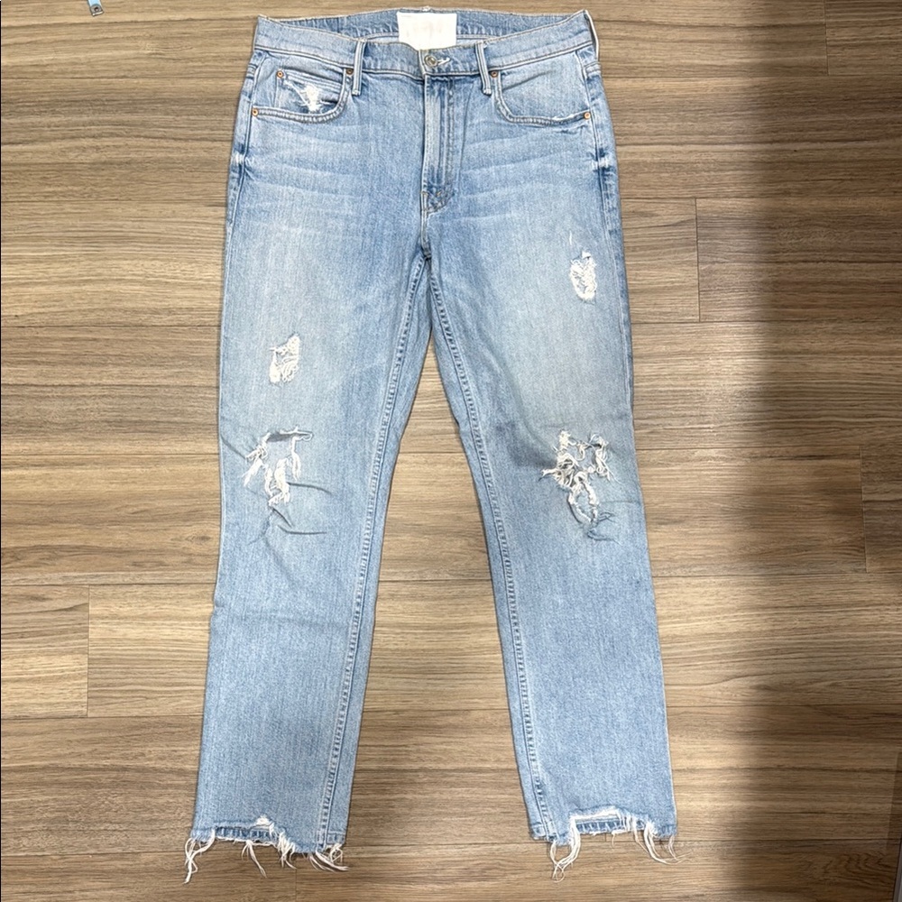 Light Wash Distressed Women's Jeans - Casual Slim Fit